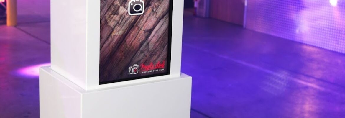 Maple Leaf Photo Booths