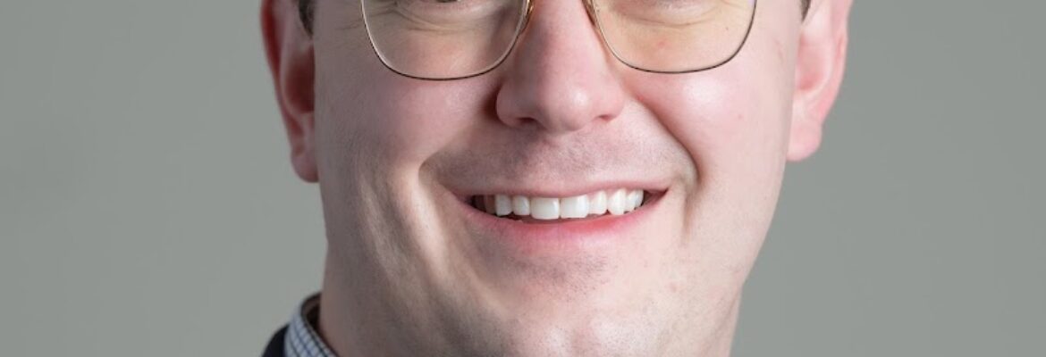 Herminio’s Boutique Headshot and Portrait Photo Studio