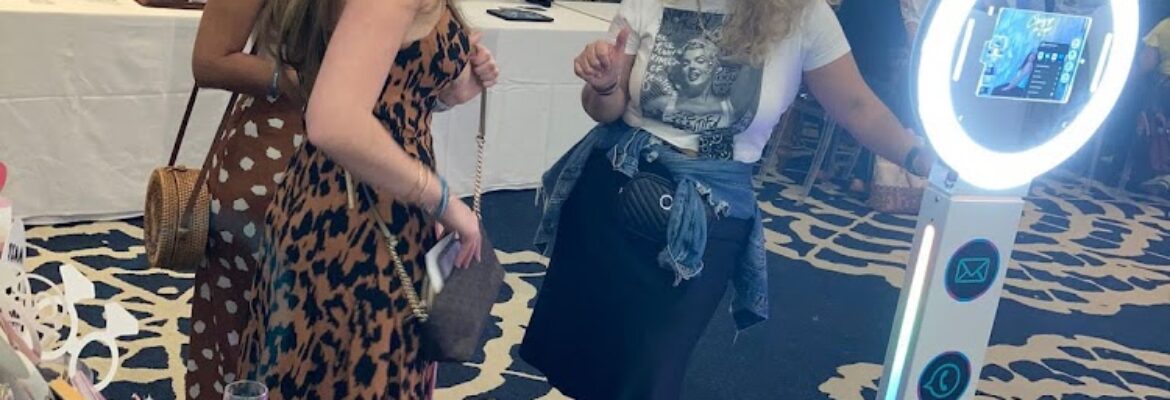 PrettyLittle Photo Booth