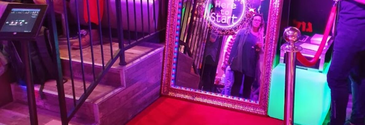Magic Mirror Photo Booth LA