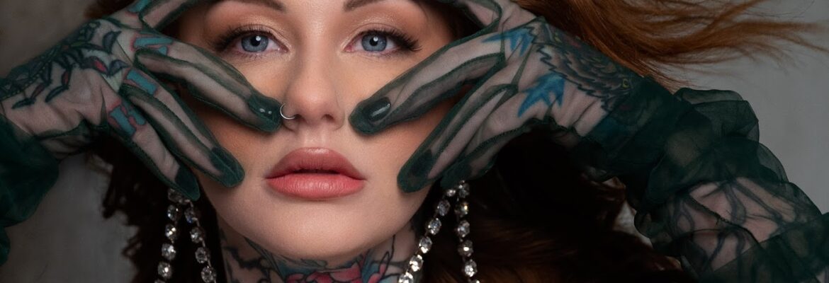 Artful Curves Boudoir