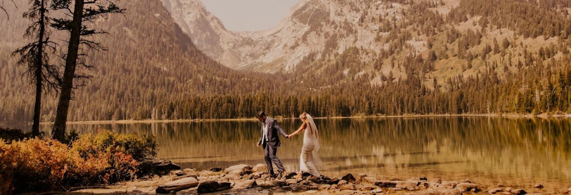 Uncharted Elopements: Oregon Elopement Photographer