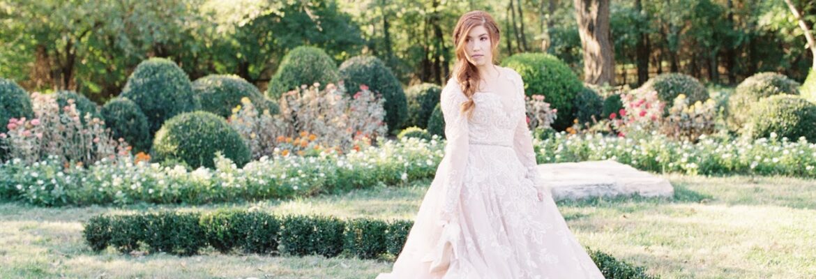 Honeysuckle & Wine Photography